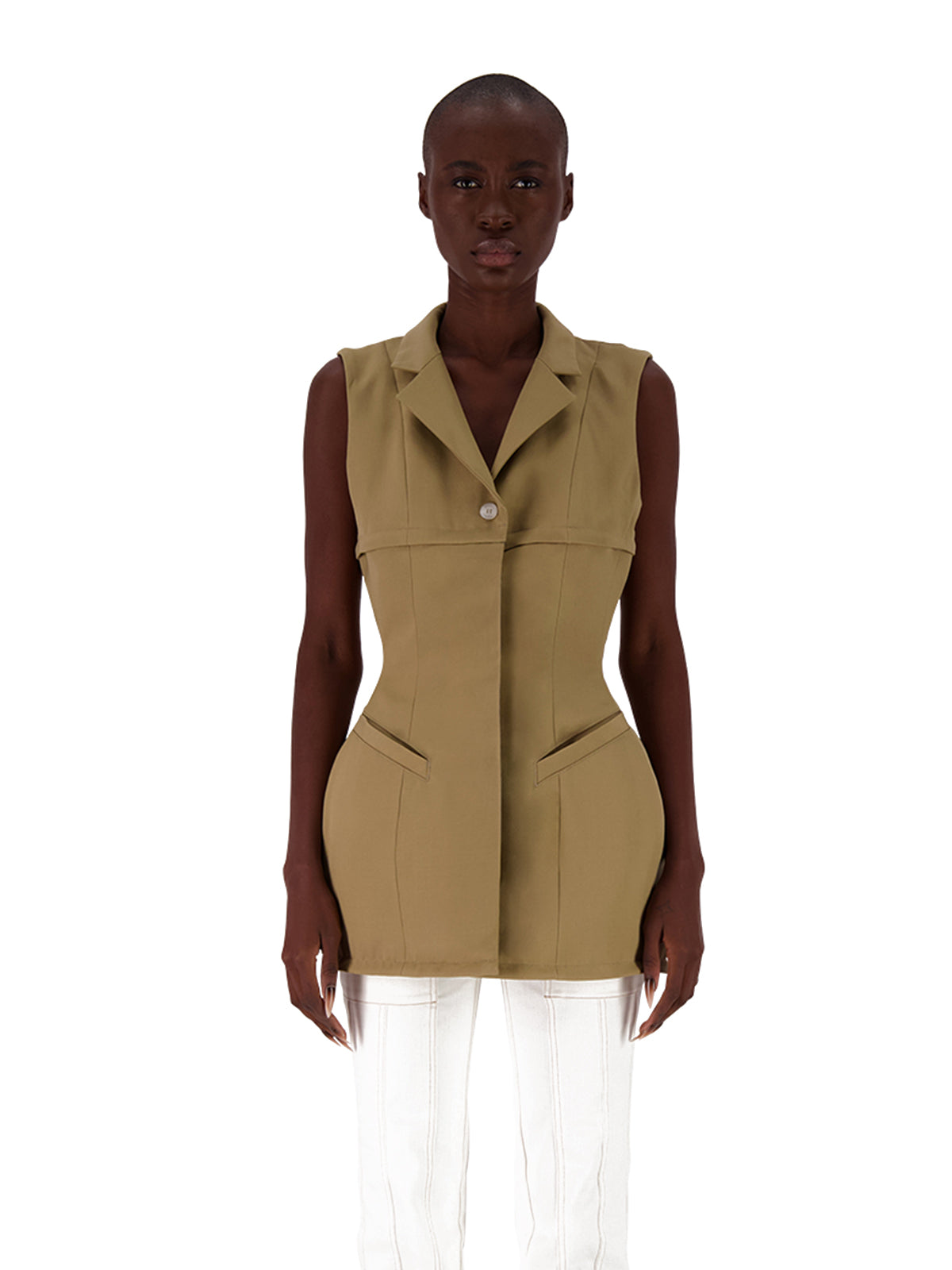 FITTED SLEEVELESS COAT